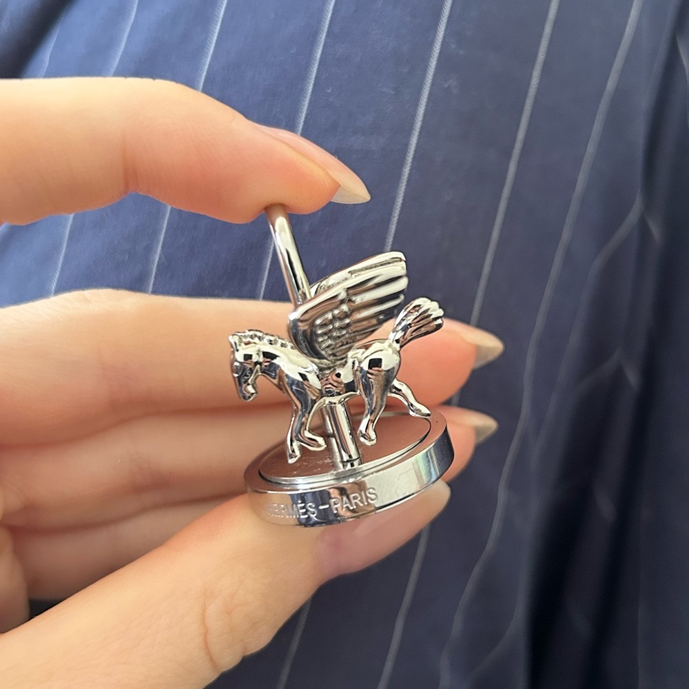 H brand carousel cadena